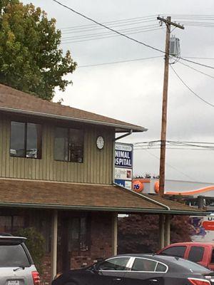 Front door is on this side of building facing the chiropractors office