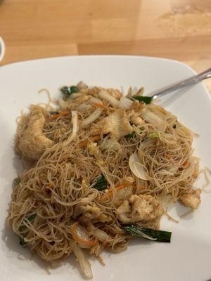 Chicken stir fry rice noodles. OMG! Portion was HUGE, plenty to share.