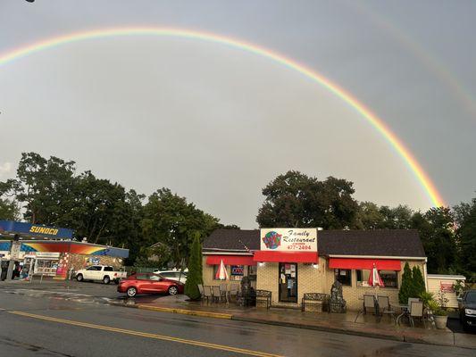 The storefront of Planet Pizza on the Windermere ave