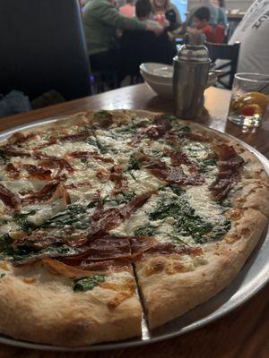 Special Spinach Pizza with bacon