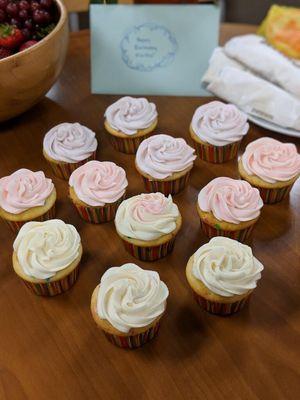 Cupcakes with Rose design frosting