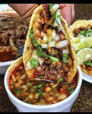 Consomé y taco de Birria