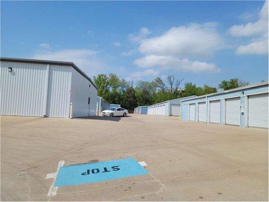 Exterior Units - Extra Space Storage at 21121 NW Service Rd, Warrenton, MO 63383