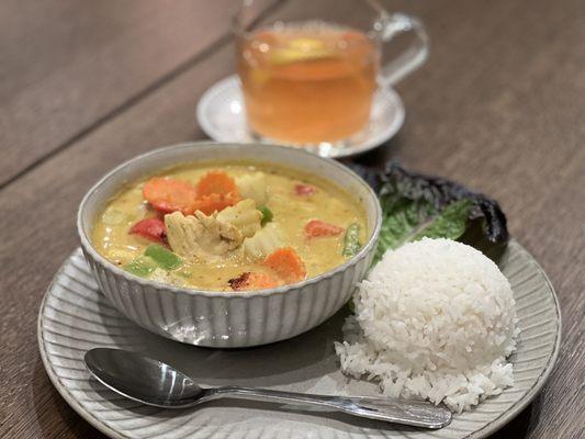 Yellow curry with chicken