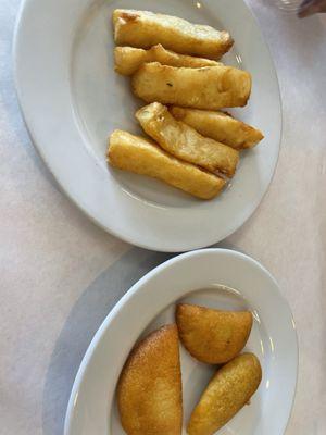 Yucca frites, empanadas