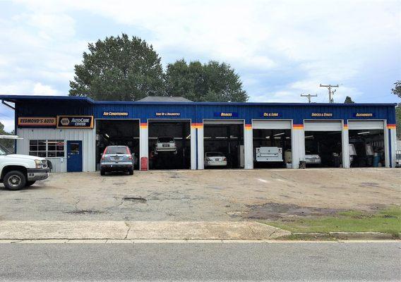 Redmond's Auto, LLC. in Columbia, SC. Offering quality and honest auto service like oil changes, brake repairs, maintenance and more!