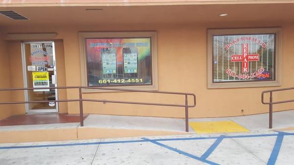 The front of Bakersfield cell phone repair.   Best cell phone repair place in Bakersfield!