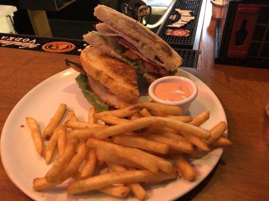 Delicious fries, fry sauce and club sandwich! Their fries and fry sauce are the best!!!!