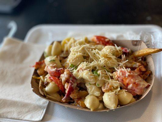 Lobster mac and cheese fries