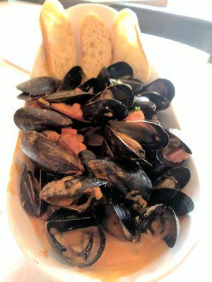 Mussels Pastis: PEI Mussels/White Wine/Garlic/Fine Herbs/ Touch of Cream/Tomatoes