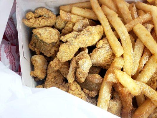 catfish nuggets / fries