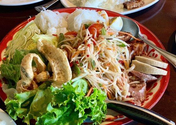 Papaya salad tray