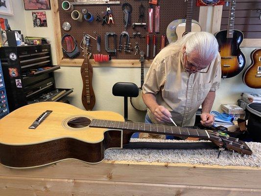 Master luthier Kurt at work