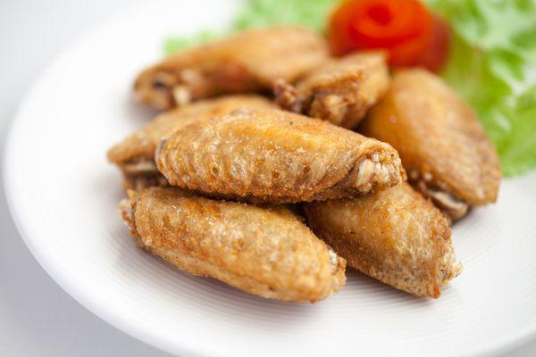 Finger licking good Classic Chicken Wings. Satisfy your cravings!