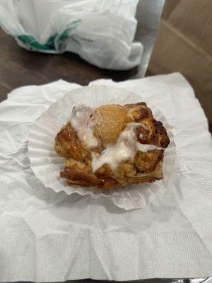 Baked apple fritter (instagram: @issa.cheatday)