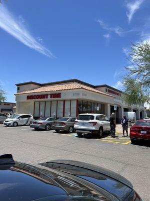 The outside of Discount Tire