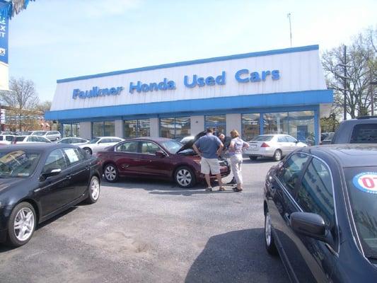 Faulkner Certified Honda Showroom