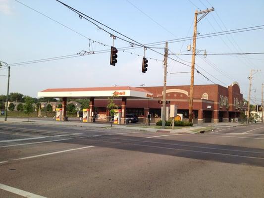 05-27-12; Downtown Shell and Subway, Memphis TN