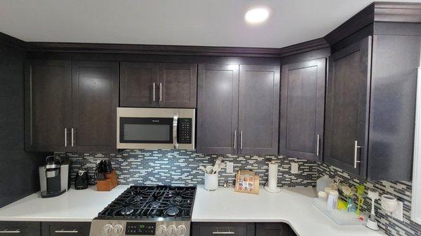 These Fabuwood Galaxy Cobblestone Cabinets look amazing in our kitchen.