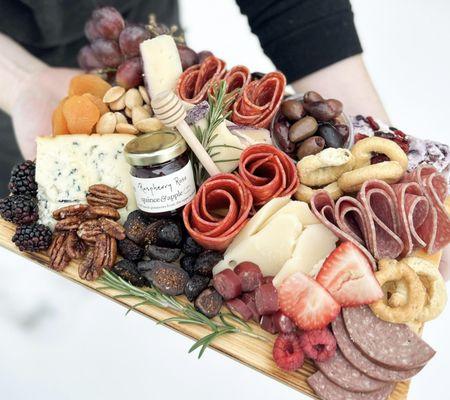 Queens Board - Medium Charcuterie Board