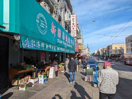 Tian Tian market