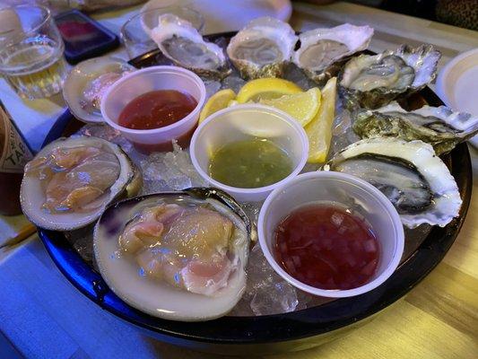 West Coast Pacific Oysters, East Coast Atlantic Oysters and Cherrystone clams. Super freshly!!!