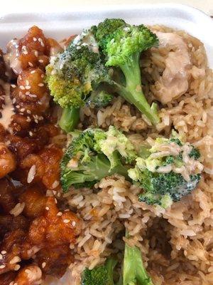 maggot found in Sesame Chicken with Broccoli