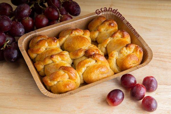 Brioche filled with grape jam