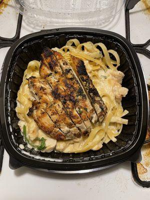 Garlic cream fettuccine with chicken