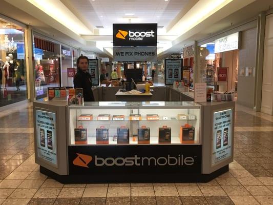 iSupply Boost Mobile Kiosk now in the Fox River Mall!