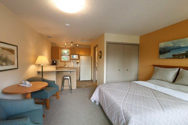 Spacious studio apartments with everything you need to feel at home while visiting Portland, Oregon.