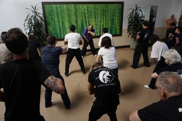 Group spinal qigong practices