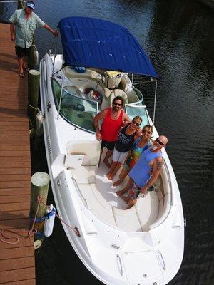 Happy Customers at Captain Mannis Boat Rentals