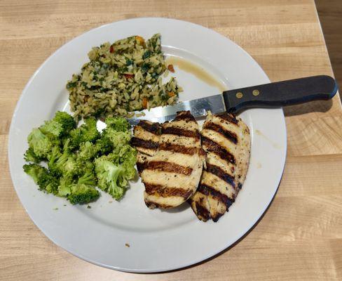 Terrific tasty Grilled Chicken with fresh vegetables and rice Florentine, YUMMY!