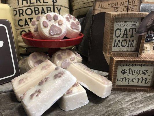 Pet Shampoo Bars that also repel pests and keep your pet's coat shiny and fresh!