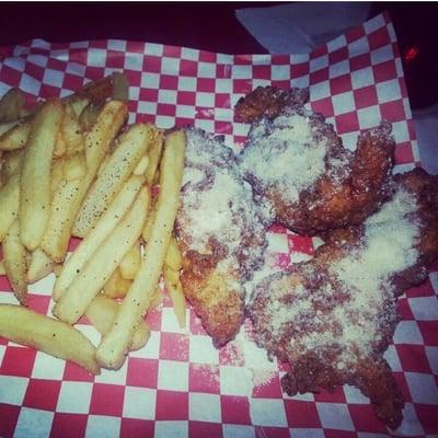 Garlic Parmesan boneless wings & fries