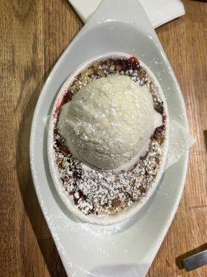 Apple and berry crisp dessert