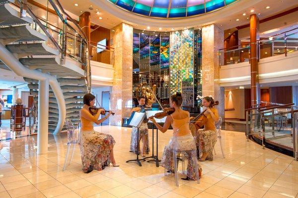 Elegant Crystal Cruising - Beautiful entertainment