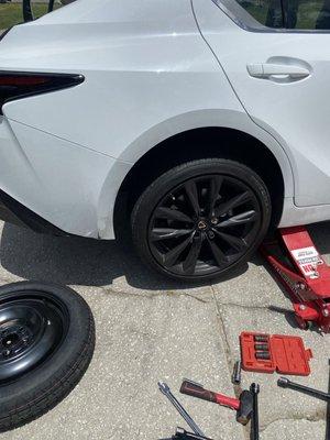 Locking lug nut removal