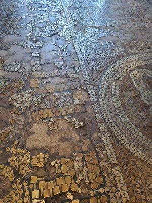 Adorable floor decorated with keys