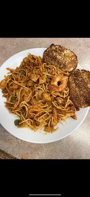 Spaghetti with Chicken, Shrimp and Peppers. Garlic Bread on the side.