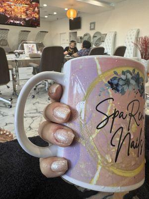 Cute mugs and fresh gel nails