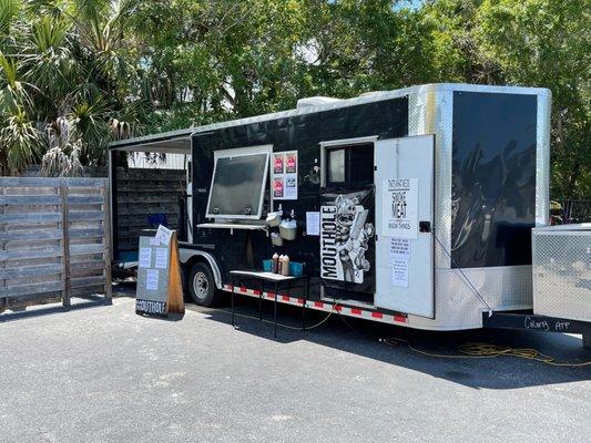 Mouthole food truck at Calusa Brewing