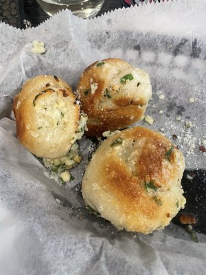 Garlic knots (also comes with marinara)