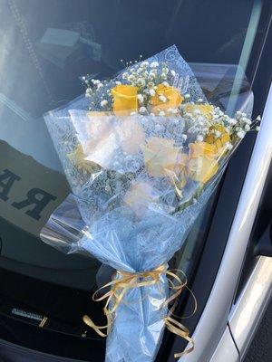 Dozen yellow roses