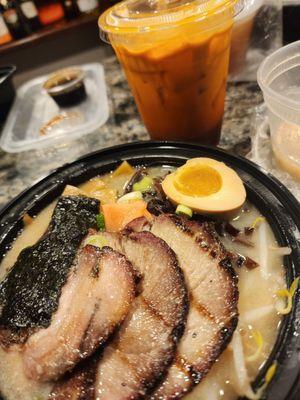 Tonkutso Ramen and a sweet thai tea