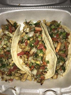 Grilled chicken tacos with corn tortillas and pico de gallo