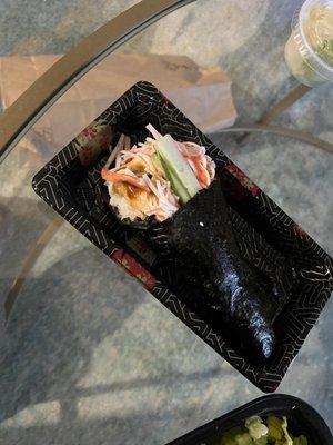 Complimentary hand roll