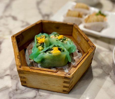 Crab and spinach dumplings (with shrimp but no discernible crab).