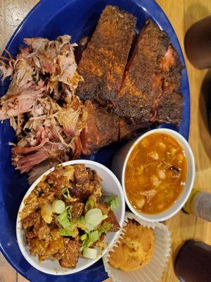 Rib plate with pulled pork add-on with beans and bacon potato salad